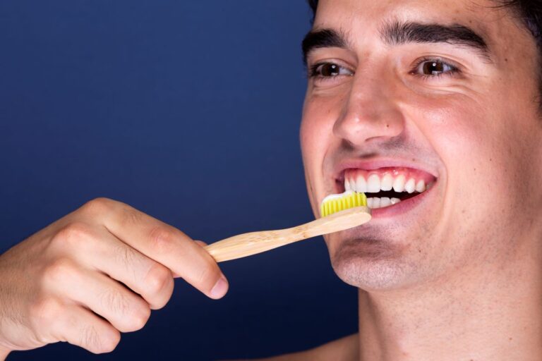 How To Fix a Cracked Tooth Naturally: A Comprehensive Guide
